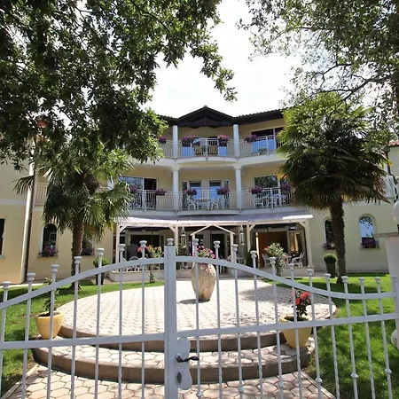 فندق مبيت وإفطار Villa Mala *