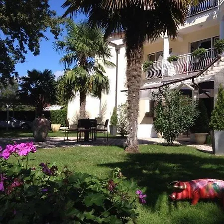 Villa Mala بوريتش